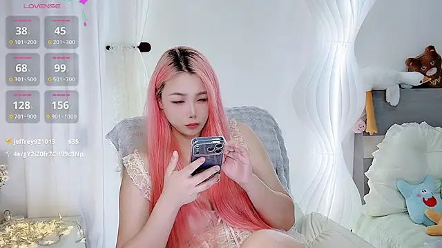 -Nini-- stripchat live cam model