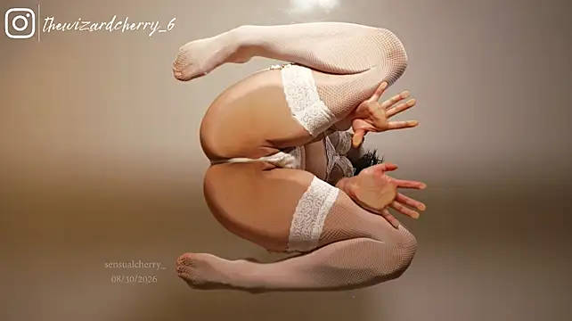 Thewizardcherry stripchat live cam model