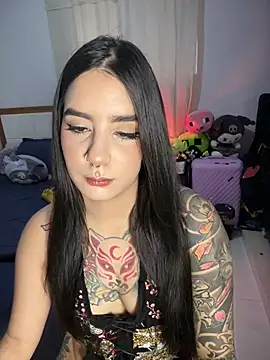 Kittyhelll_ stripchat live cam model