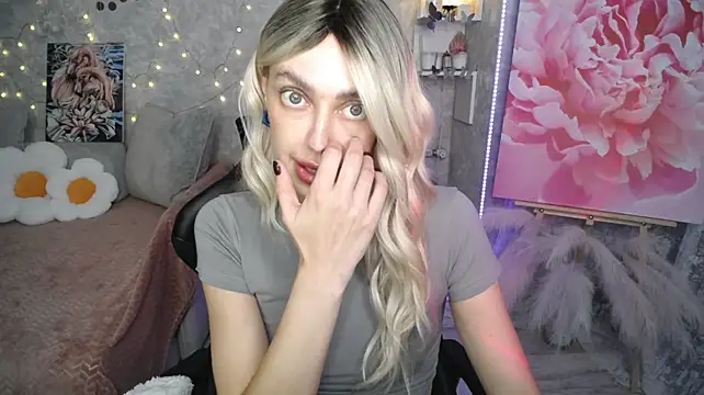 NickyAdamidi stripchat live cam model