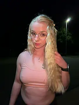 LinaLeana stripchat live cam model