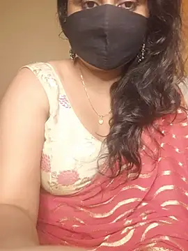 Sravvi499 stripchat live cam model