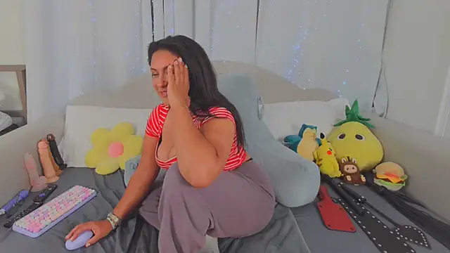MeghanXO stripchat live cam model