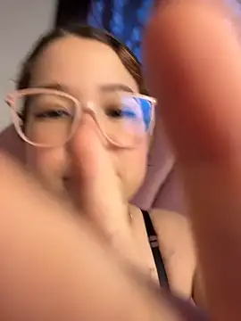 Lucyklein2022 stripchat live cam model