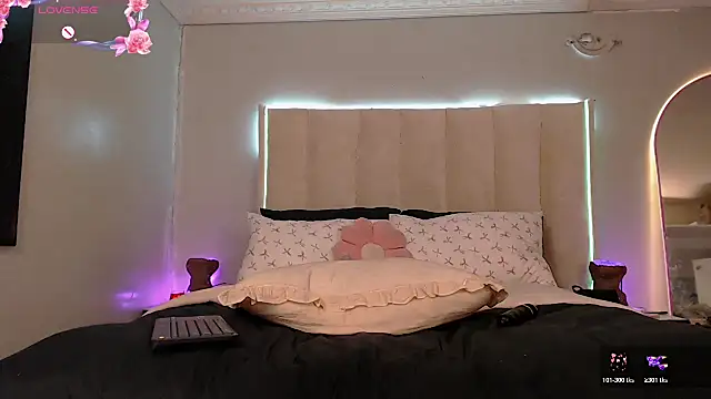 FRUITOFEDEN01 stripchat live cam model