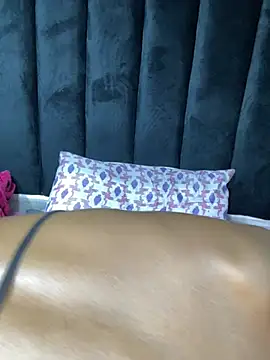 Littlebunny33 stripchat live cam model