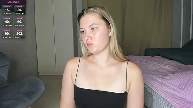 SkyeDavis stripchat live cam model