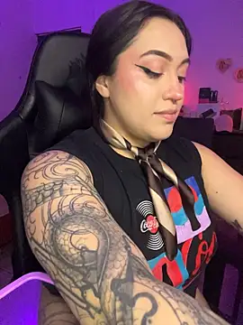 Lilyhotson stripchat live cam model