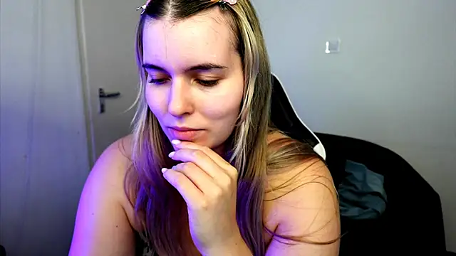 ShyHotNerd stripchat live cam model