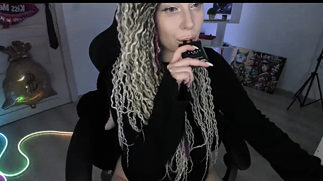 HoneySallyMoore stripchat live cam model