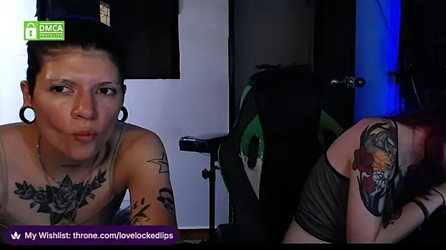 lovelockedlips stripchat live cam model