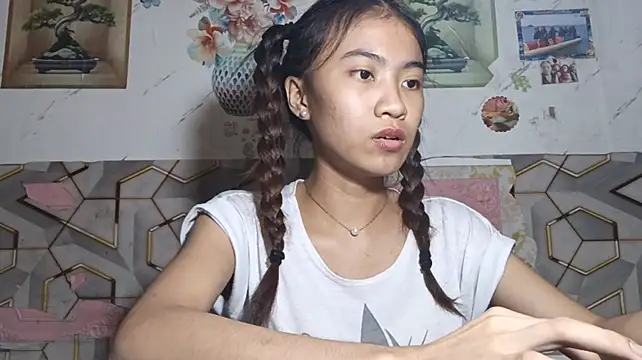 DeeannGunby stripchat live cam model