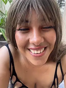 MiaAndrade stripchat live cam model
