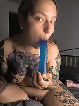mamiedonuts stripchat live cam model