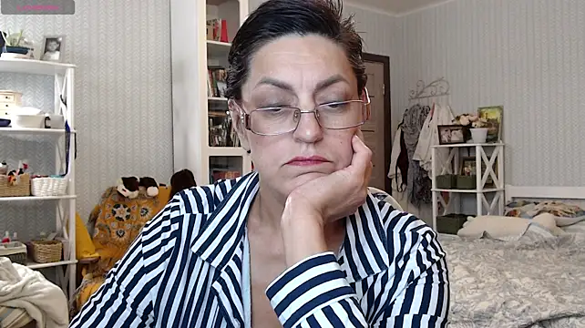 BloomingAllure stripchat live cam model