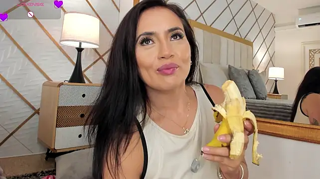 ZaraVesari stripchat live cam model