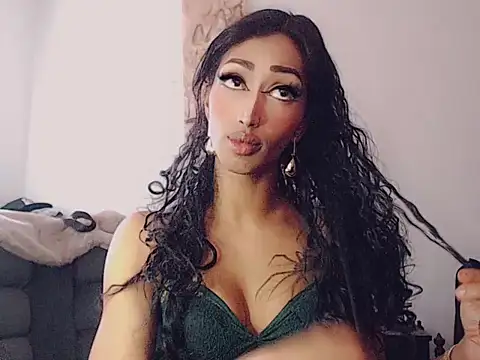 Hilary_Rodriguez_ stripchat live cam model