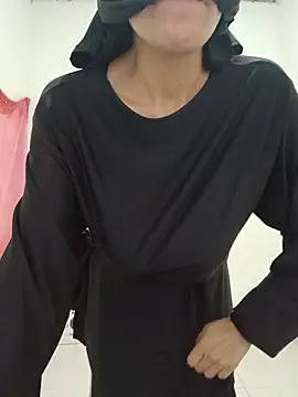 aisha-faraah stripchat live cam model
