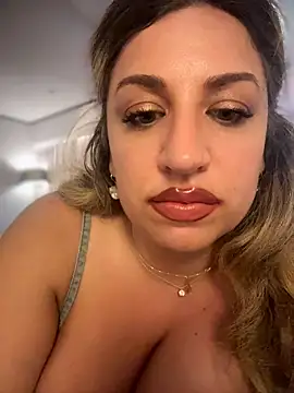 miamellycious stripchat live cam model