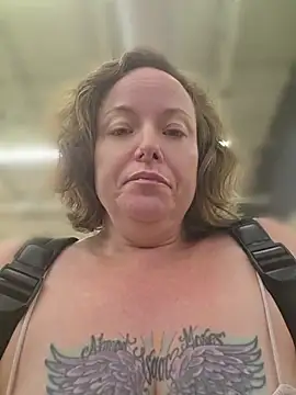 julimonroe stripchat live cam model