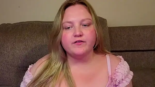 PhatAssBlond stripchat live cam model