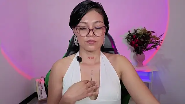 Qadeshoficial stripchat live cam model