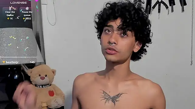 MiikeOthon stripchat live cam model