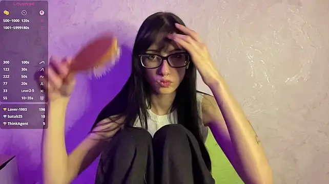 3mominty stripchat live cam model