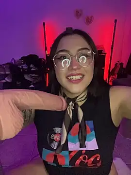 Lilyhotson stripchat live cam model