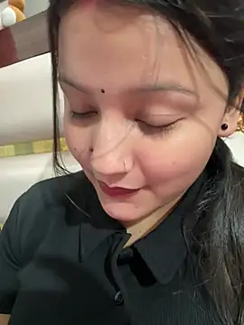 Aarohi_Thakur stripchat live cam model