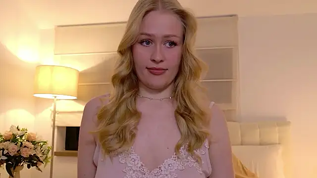 JuliaJaee stripchat live cam model