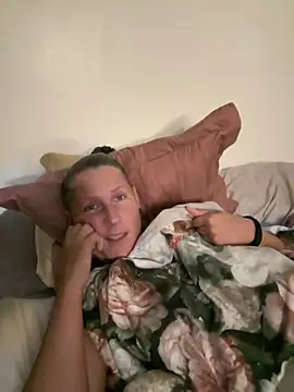 SwingWingWomanSweden stripchat live cam model