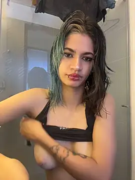 sukulaurens stripchat live cam model