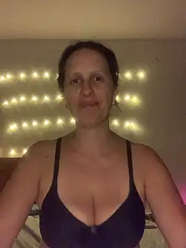 hotbrunettemass stripchat live cam model