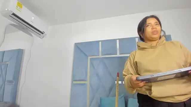 Lucy_asm stripchat live cam model