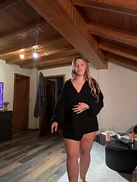 Naomi-Klein stripchat live cam model