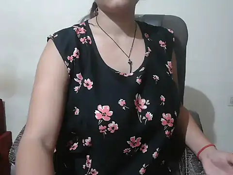 cute-priyan stripchat live cam model