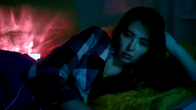 Luneyaa stripchat live cam model