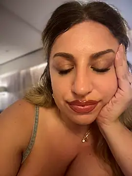 miamellycious stripchat live cam model
