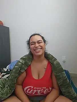 cinnaminnie stripchat live cam model