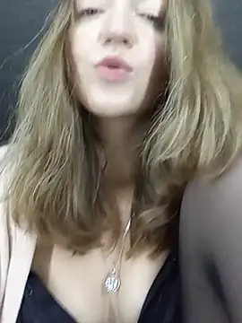 KattyLuuu stripchat live cam model