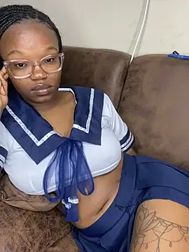 YummyMelanin117 stripchat live cam model