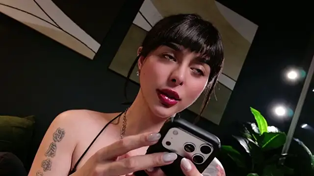 LetisiaRocks stripchat live cam model
