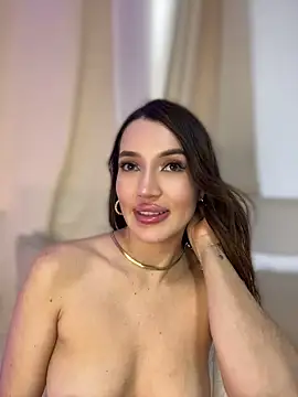 Bella-taylorr stripchat live cam model