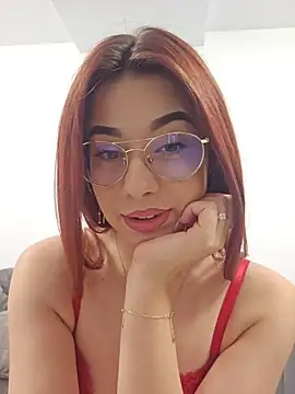 RedHeadFoxy stripchat live cam model