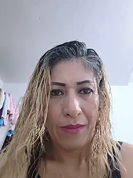 cielo-rojo stripchat live cam model