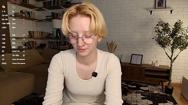 KelleCullison stripchat live cam model