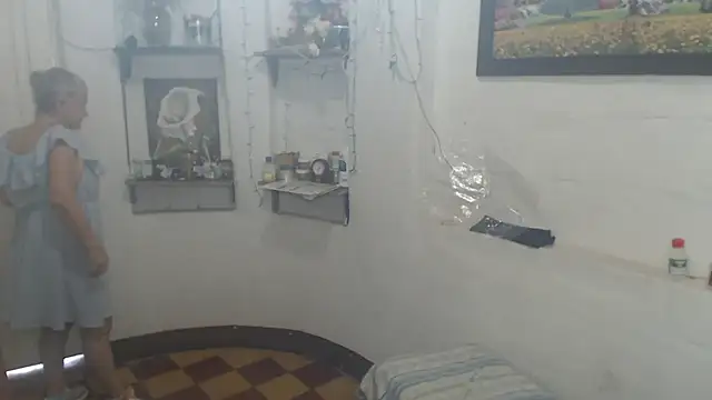 FunnyGrandma stripchat live cam model