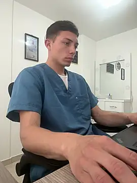 santiObrero stripchat live cam model