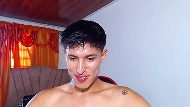 rowanbig stripchat live cam model